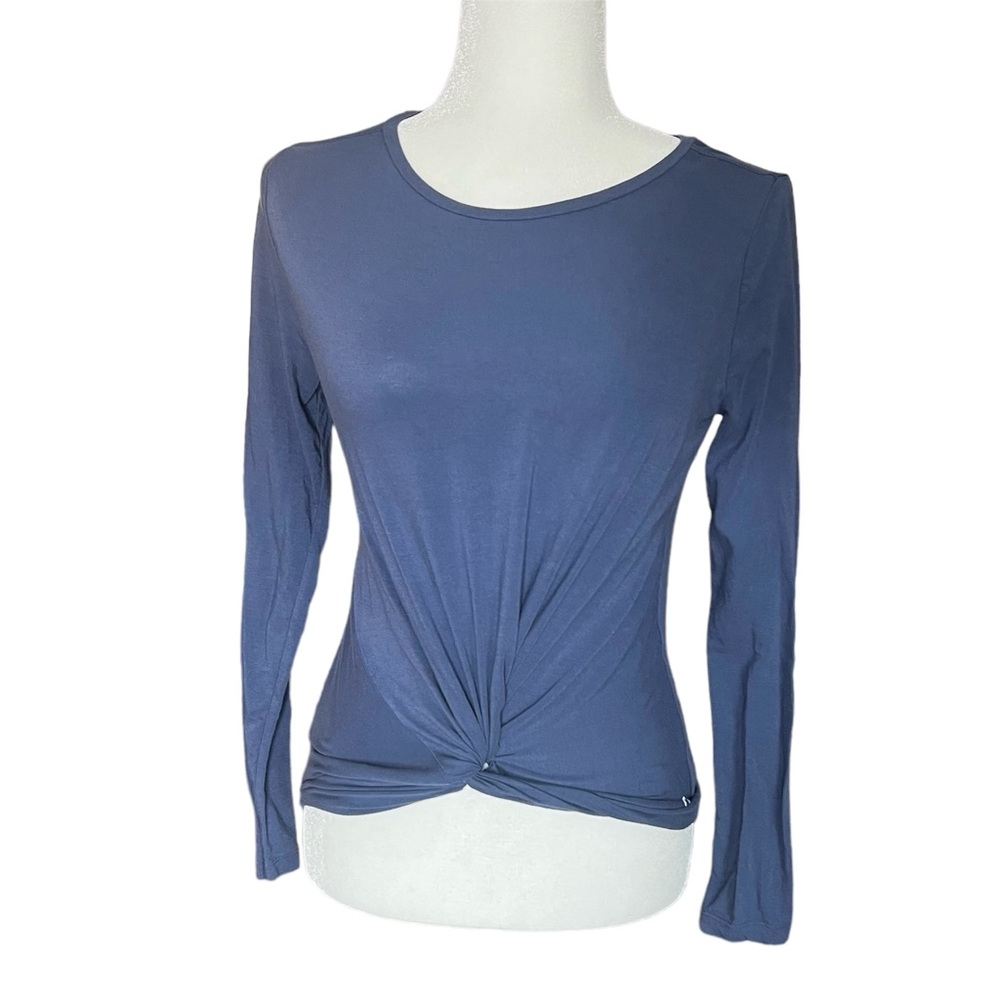 Gap Fit blue athletic fitted long sleeve shirt with twist front